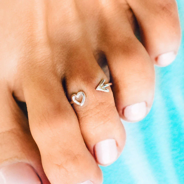 Pura Vida Heart and Arrow Toe Ring